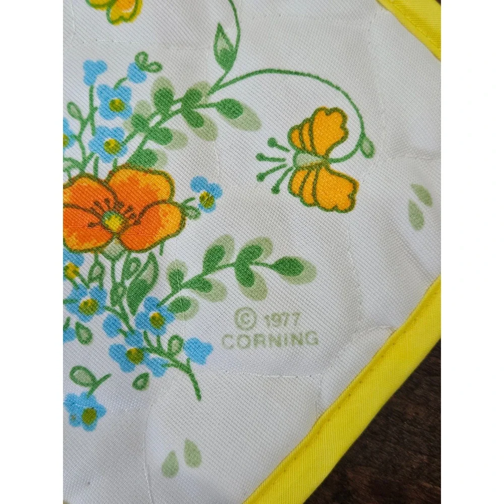 RARE VTG 77 Cottagecore Corning Ware Wild Flower Quilted Apron-Pot Holder Set 3
